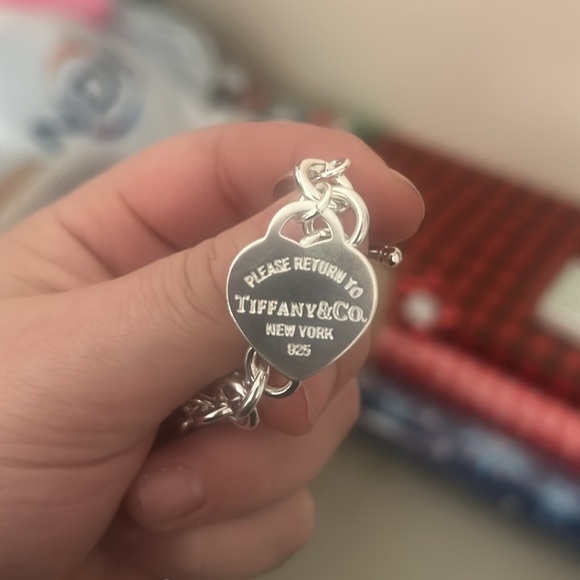 This is a Tiffany & Co heart tag toggle bracelet, never been worn in silver - Picture 3 of 5